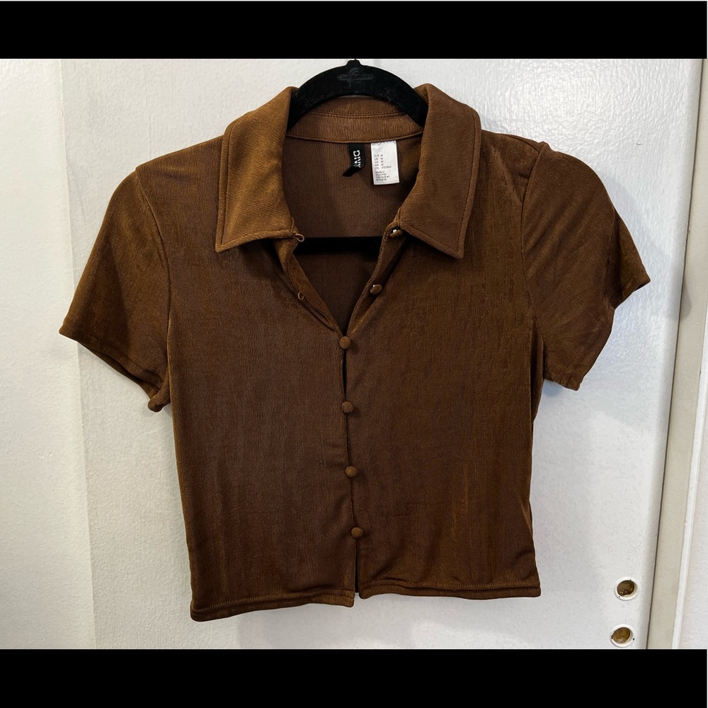 H&M Brown Button Top in Size Medium